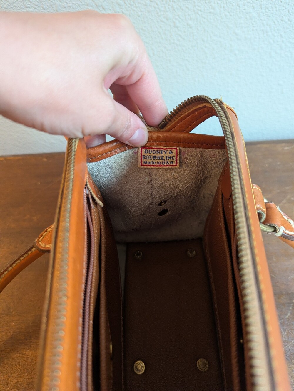 Vintage Dooney & Bourke White + Tan Leather Satchel Hand Bag Purse Made In USA - Picture 9 of 16